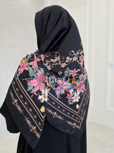 روسری ابریشم ساتن قواره۱۳۵