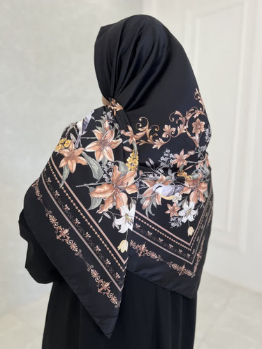 روسری ابریشم ساتن قواره۱۳۵