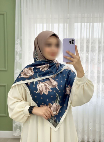 روسری ابریشم ساتن قواره۱۳۵
