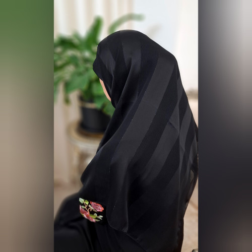 روسری مشکی ویکتوریالمه